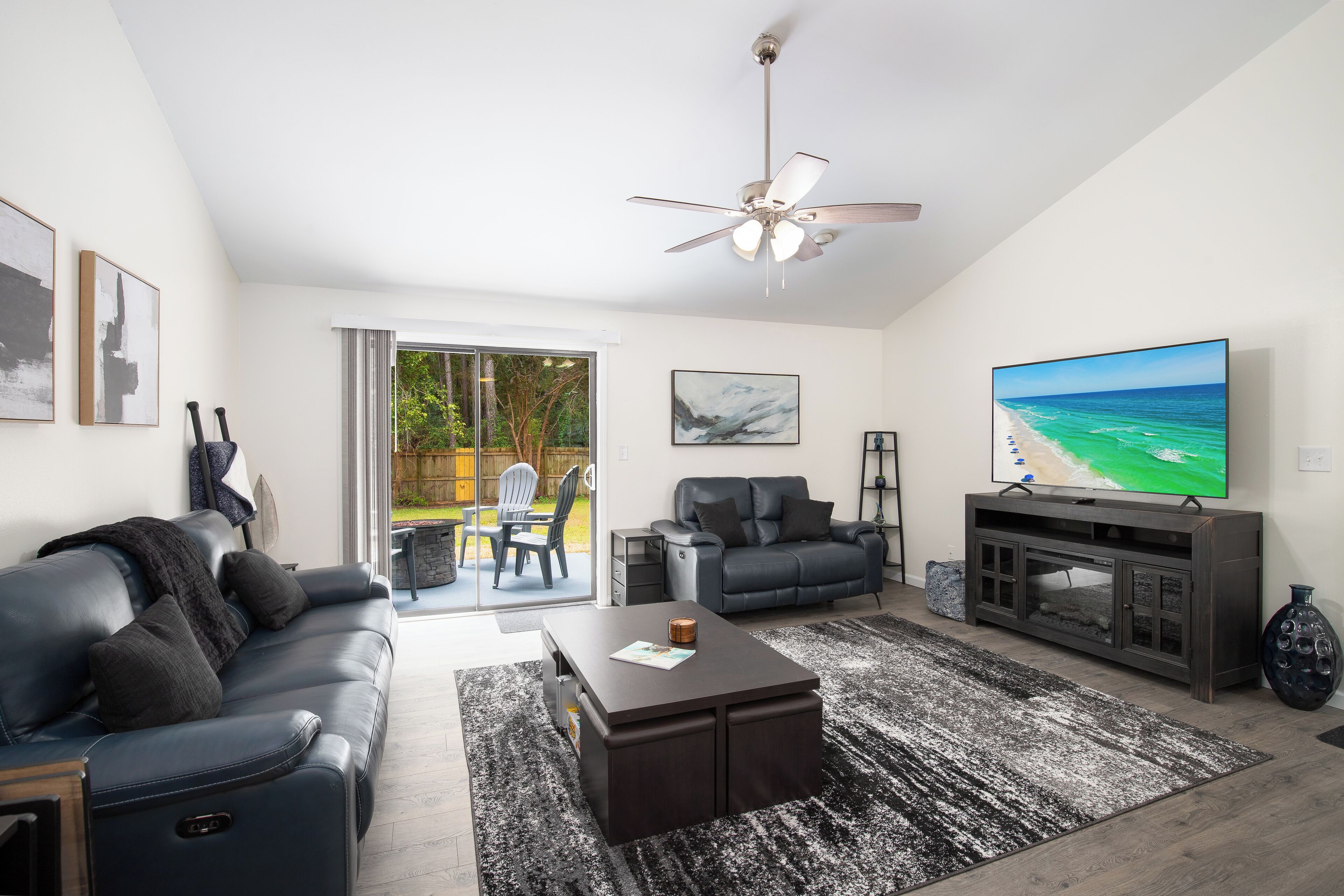 Charming 3-bedroom home in Fort Walton Beach with golf putting green