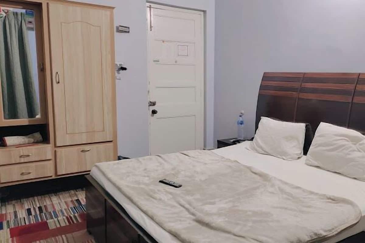 Deluxe Double Room | Soundproofing, iron/ironing board, free WiFi