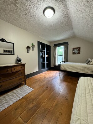 Unclassified image, 4 of 17, button - Unique house with mancave and game room. Wildlife, pet friendly, hot tub, Wi-Fi! (Magnolia)