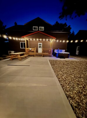 Unclassified image, 5 of 17, button - Unique house with mancave and game room. Wildlife, pet friendly, hot tub, Wi-Fi! (Magnolia)