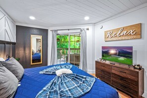 2 bedrooms, iron/ironing board, travel cot, free WiFi - Close to Gatlinburg and Smoky Mtn National Park - Pools - Cozy Deck - Coffee Bar (Gatlinburg)