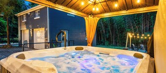 Bourbon Trail | Hot Tub | Speakeasy | Game Rm