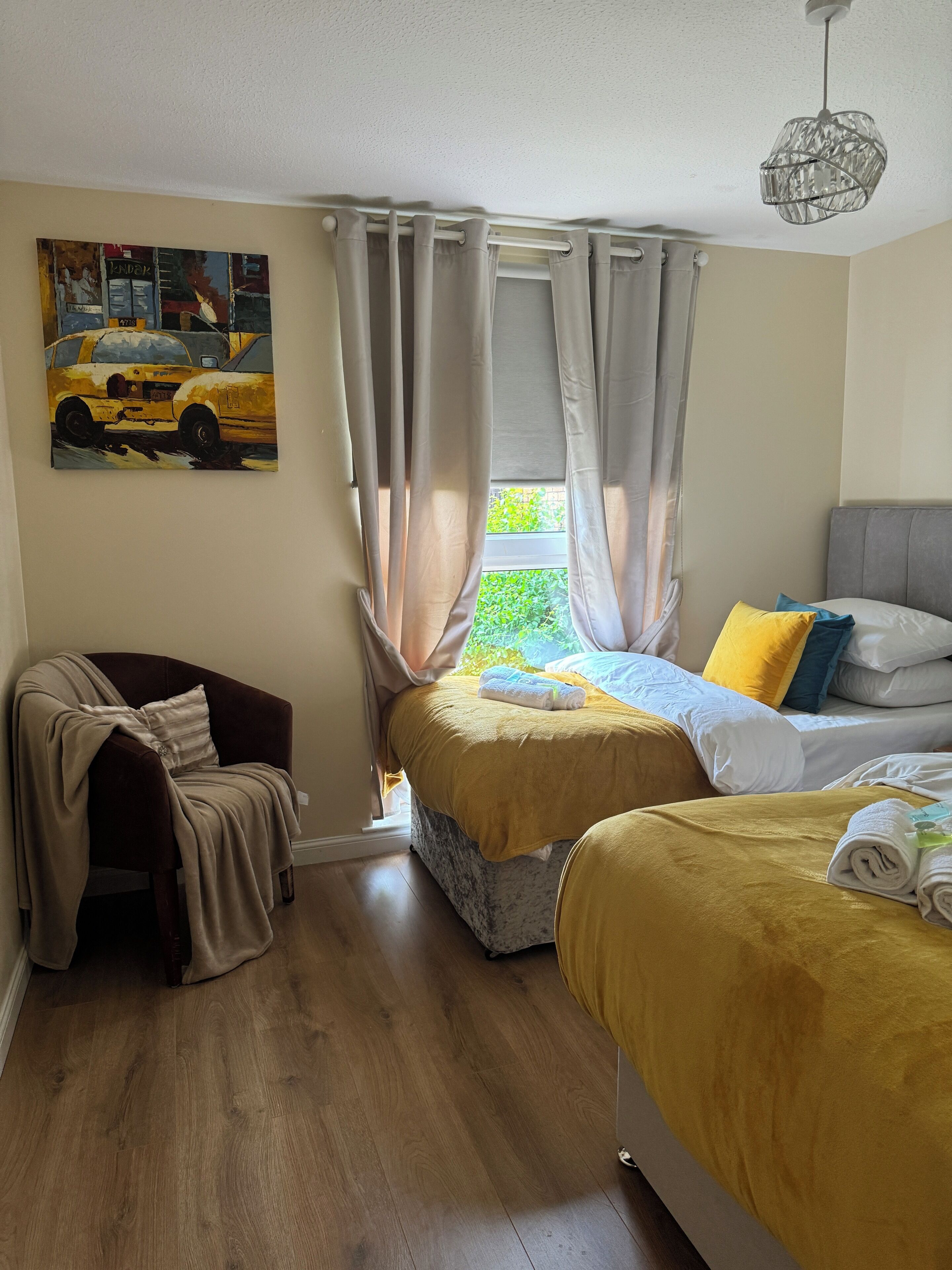 2 bedrooms, iron/ironing board, WiFi, bed sheets