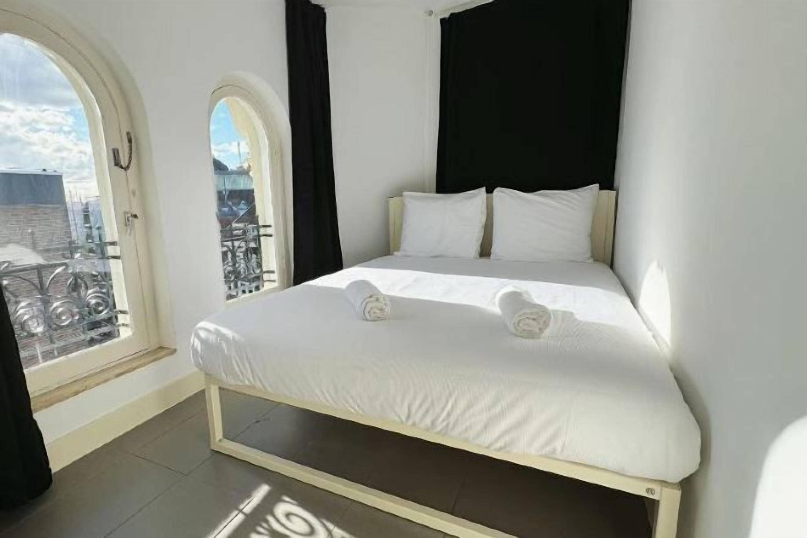 เตารีด/โต๊ะรีดผ้า, Wi-Fi ฟรี, ผ้าปูที่นอน