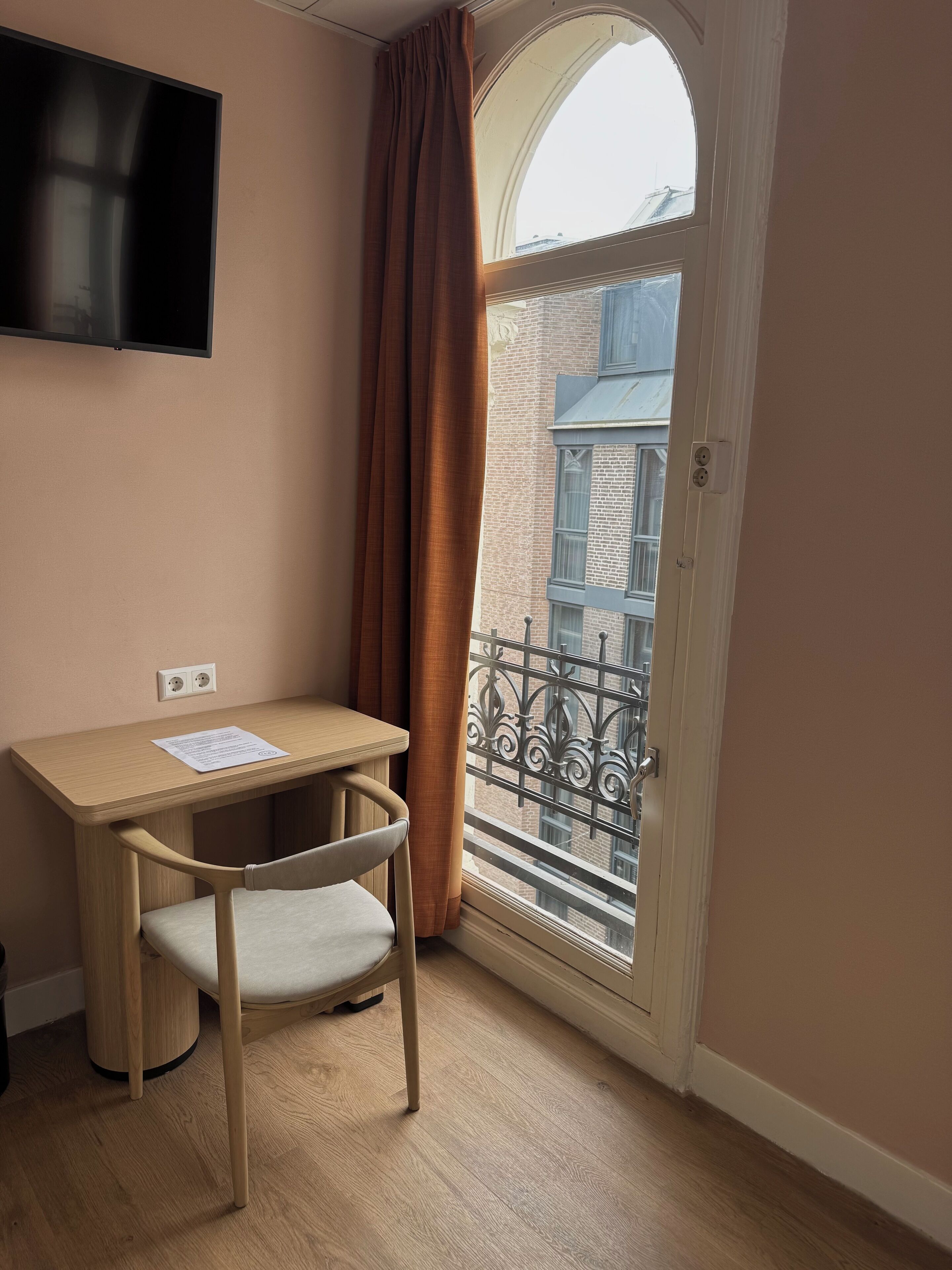 Kahden hengen superior-huone (kaksi sänkyä) | Silitysrauta/-lauta, ilmainen Wi-Fi, vuodevaatteet