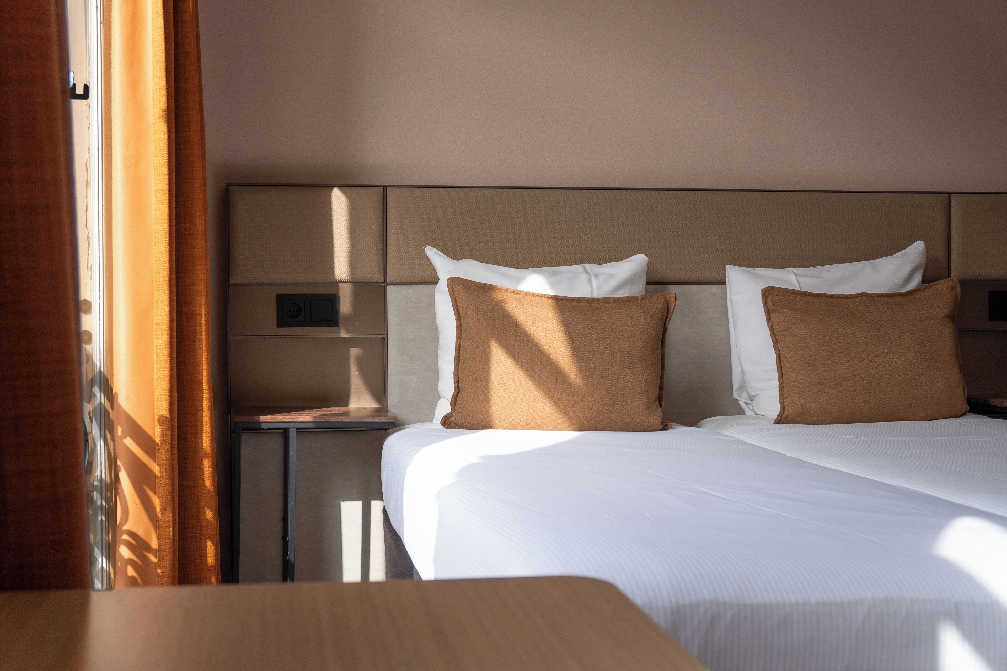 Chambre Supérieure avec lits jumeaux | Chambres insonorisées, fer et planche à repasser, Wi-Fi gratuit