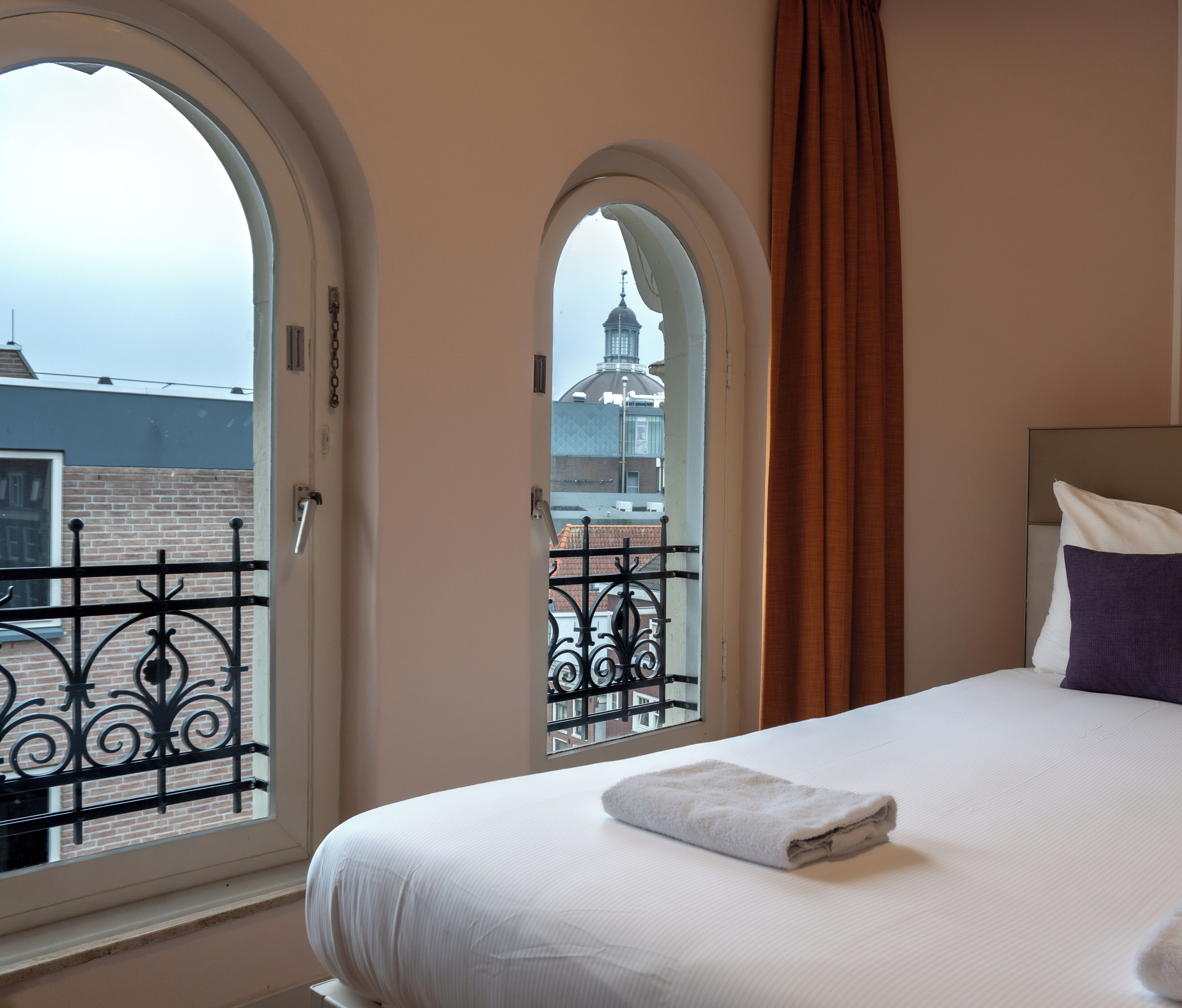 Double Room, Shared Bathroom | Soundproofing, iron/ironing board, free WiFi, bed sheets