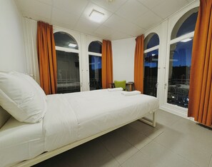 Superior Double Room | Bathroom | Shower, free toiletries, hair dryer, towels - CS Hotel (Amsterdam)