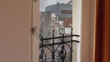 Quarto casal econômico, banheiro compartilhado | Quartos à prova de som, ferros/tábuas de passar roupa, Wi-Fi de cortesia