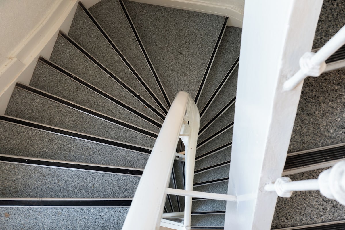 Quartos à prova de som, ferros/tábuas de passar roupa, Wi-Fi de cortesia