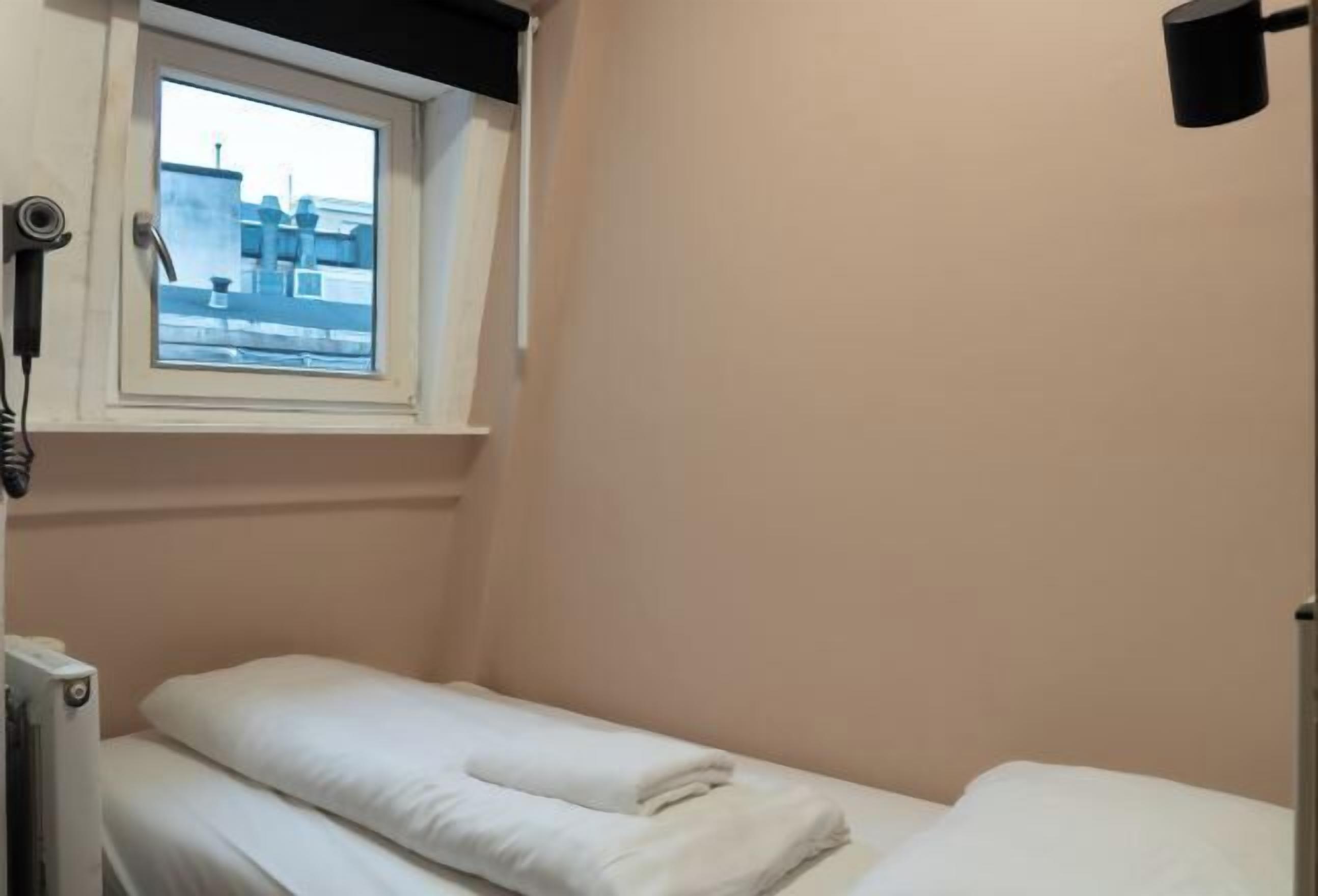 隔音、熨斗/熨衫板、免費 Wi-Fi、床單