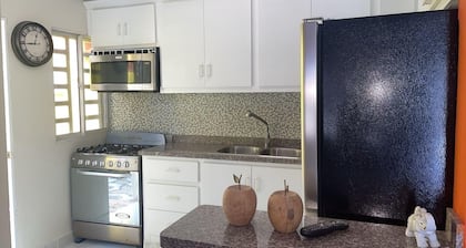 Casa Orquiedia en centro de Bani, con Wifi y AC