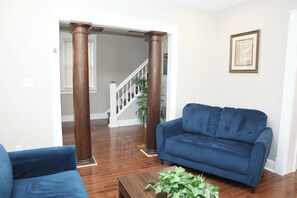 Interior - 3-bedroom house in awesome Cincinnati with WiFi, AC, and off street parking. (Cincinnati)