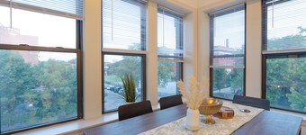 3BR Prime Hyde Park Location Near University of Chicago and Dining