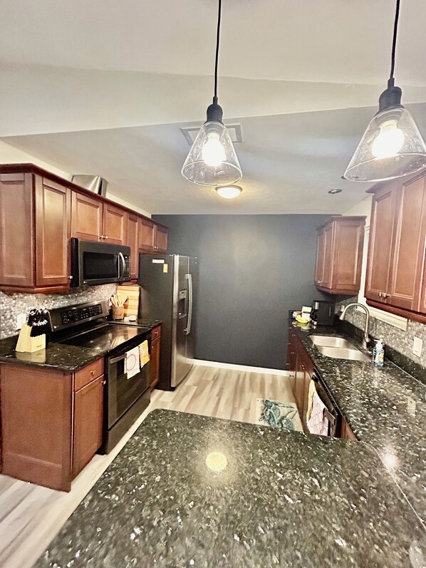 Private kitchen - Charming 3-bedroom house in wonderful Jacksonville Beach with Bikes (Jacksonville Beach)