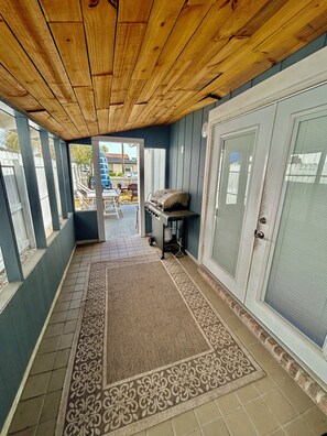 Terrace/patio - Charming 3-bedroom house in wonderful Jacksonville Beach with Bikes (Jacksonville Beach)