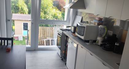 Charming bed & breakfast in serene Arlon with WiFi. Private room in our house.