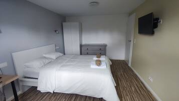 1 bedroom, desk, iron/ironing board, free WiFi