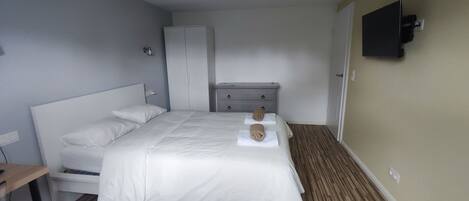 1 makuuhuone, työpöytä, silitysrauta/-lauta, ilmainen Wi-Fi