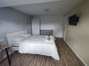 1 bedroom, desk, iron/ironing board, free WiFi