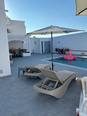 Pool - Villa with pool  (Midoun)