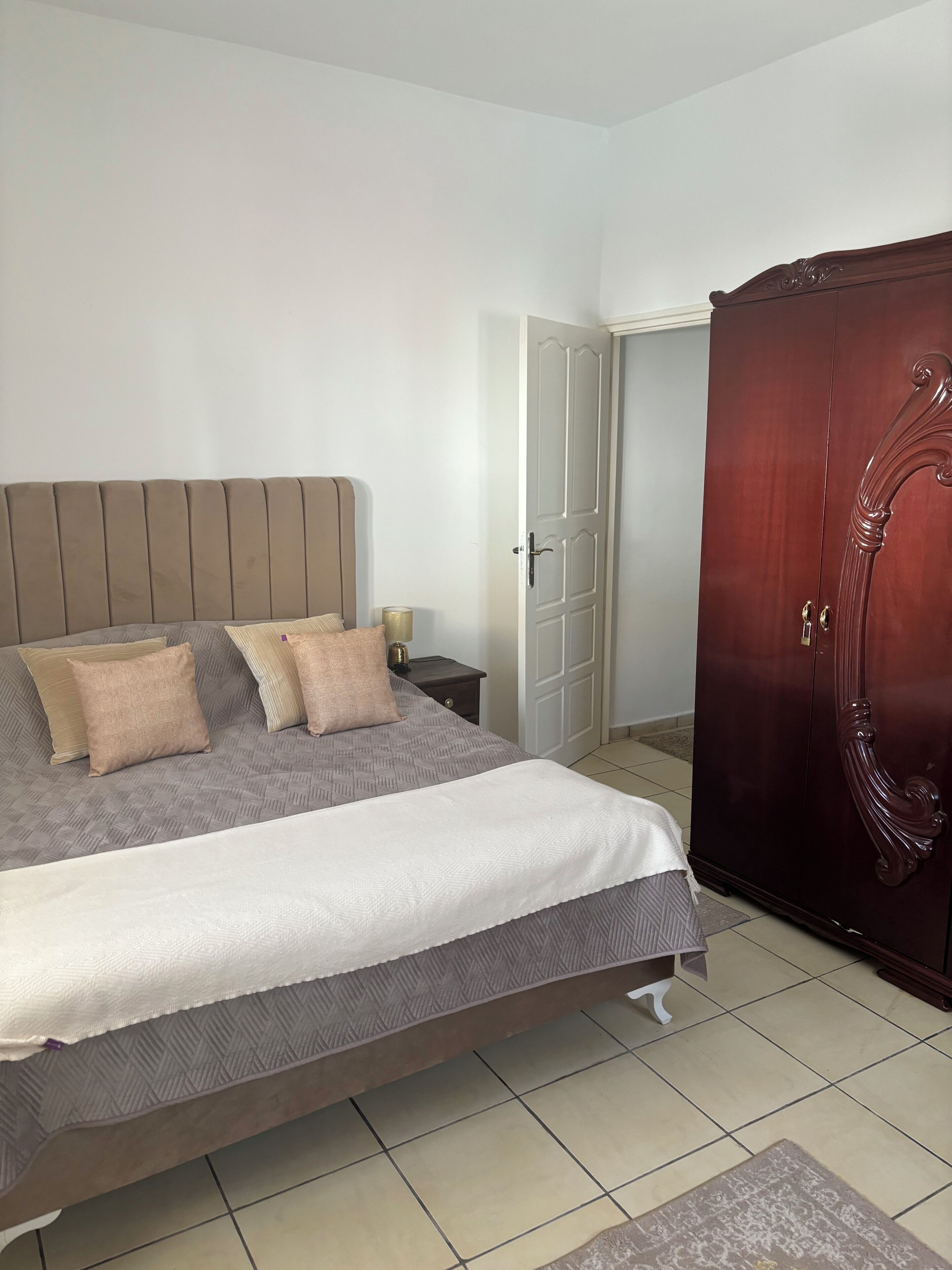 3 chambres, fer et planche à repasser, Wi-Fi gratuit, draps fournis
