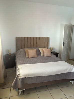 Iron/ironing board, free WiFi, bed sheets