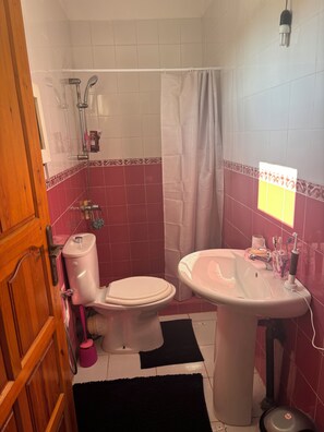 Shower, towels