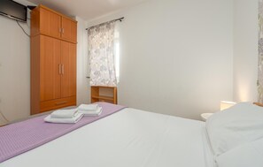 2 quartos, berço de viagem, Wi-Fi de cortesia, roupa de cama