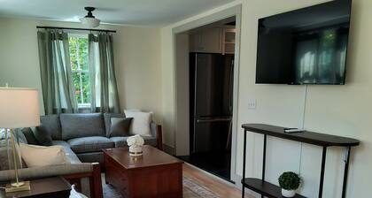 Brand-New 3-bedroom apartment with WiFi, AC in downtown Stockbridge