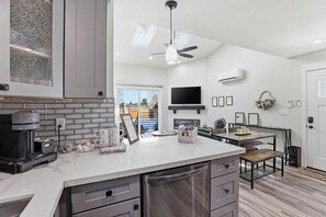 Fridge, microwave, oven, stovetop - Angie Oasis Yard, Loft & Stocked Kitchen near shopping & easy access to highway (San Ramon)