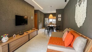 Comfort-Apartment, Poolblick | Wohnbereich