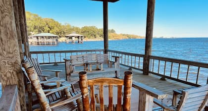 Toledo Bend Lakefront Home in Pendleton Harbor. Great for a family vacation!