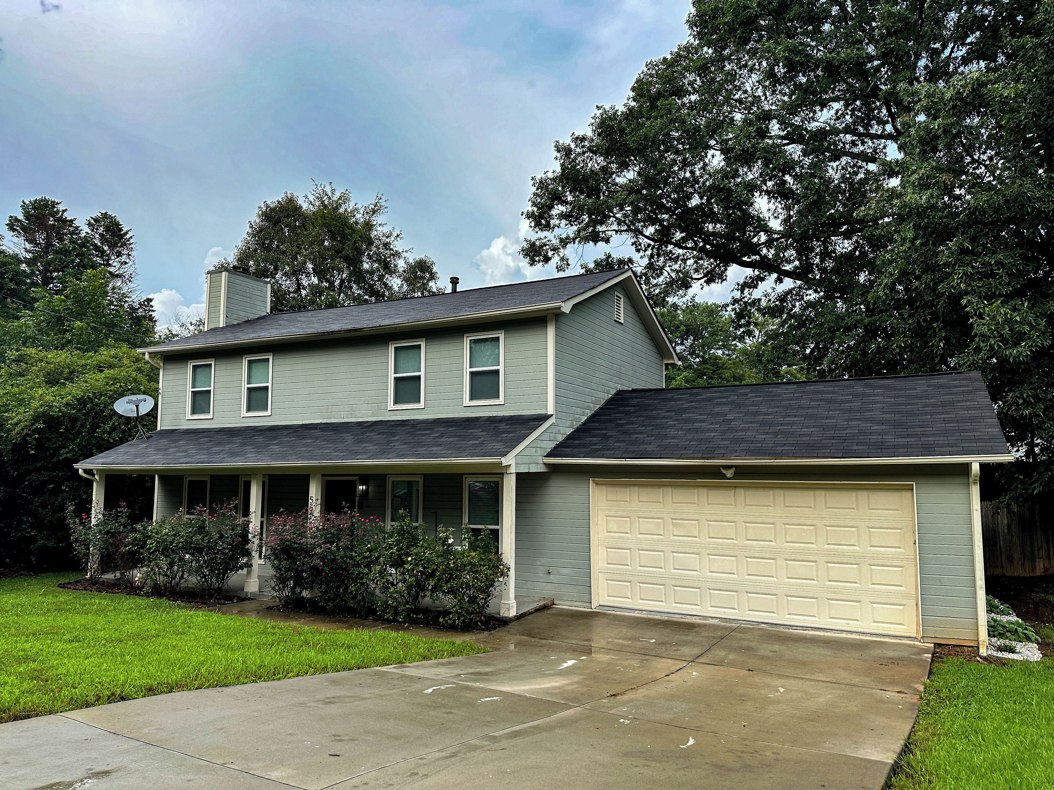 Charming 3-bedroom house with WiFi, AC in cozy Stone Mountain
