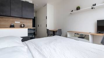 Skrivebord, strygejern/strygebræt, gratis Wi-Fi, sengetøj