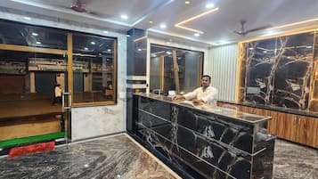 Quầy tiếp tân