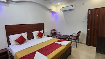 Deluxe Double or Twin Room | Individually decorated, individually furnished, bed sheets