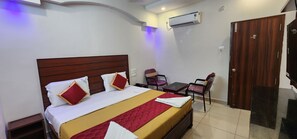 Quarto casal ou duplo luxo | Individualmente decorados, individualmente mobiliados, roupa de cama