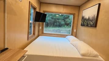 1 bedroom, desk, iron/ironing board, WiFi