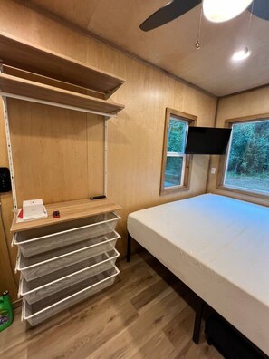 1 bedroom, desk, iron/ironing board, WiFi