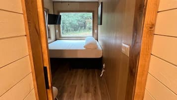 1 bedroom, desk, iron/ironing board, WiFi