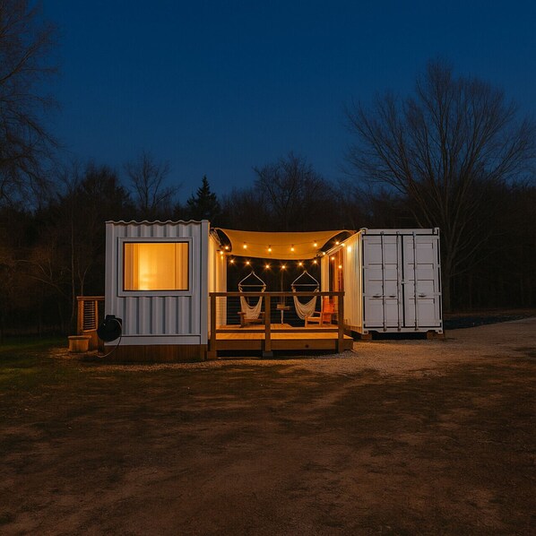 Terrace/patio - “Into The Wild” Glamp-Container (Athens)
