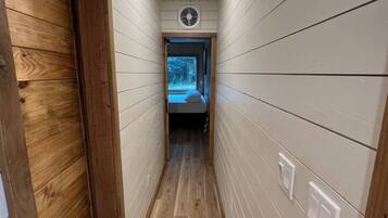 1 bedroom, desk, iron/ironing board, WiFi