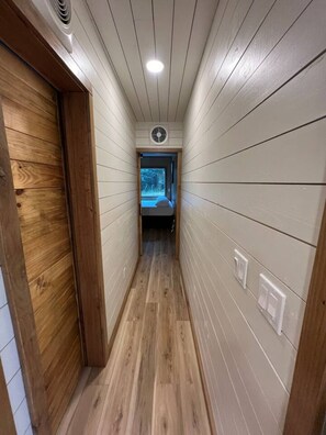 1 habitación, escritorio, tabla de planchar con plancha y wifi 