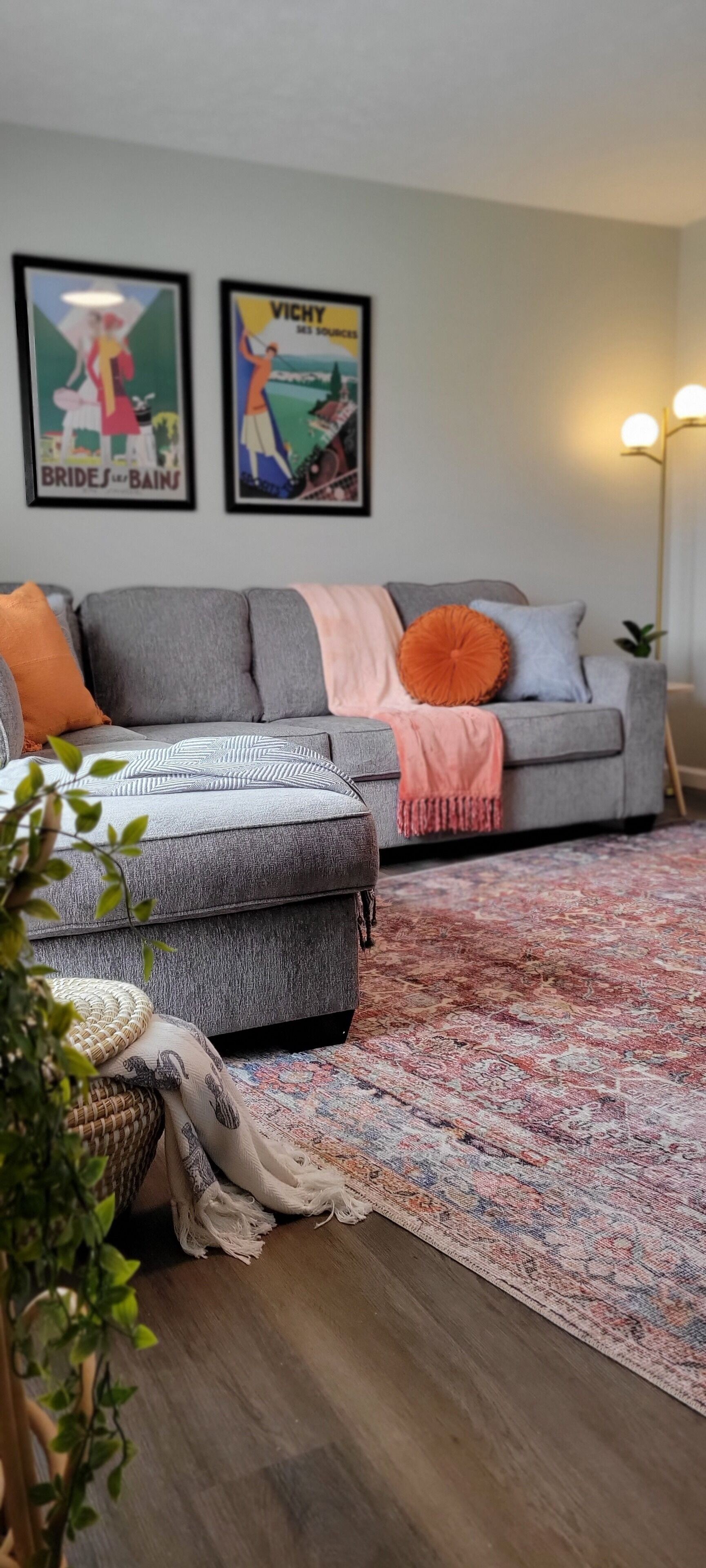 Unwind in Style at Retreat Haven: 5-bedroom 2 bath house in Akron