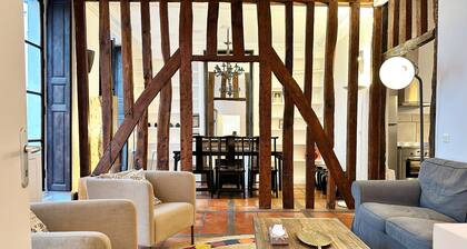Le Marais style APT with 3 bdrs 3 mns République