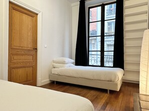 3 chambres, fer et planche à repasser, accès au Wi-Fi (inclus)