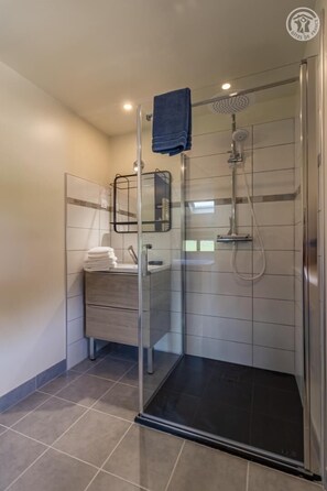 Shower, hair dryer, towels - Stopover 1695 - LA BIOLLE (LA BIOLLE)