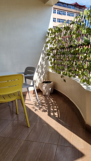 Terrace/patio - Spacious 2-Bedroom in Ruaka Near Village Market, UN, Two Rivers, Free Parking (Ruaka)