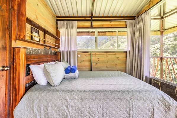1 bedroom, travel cot, free WiFi, bed sheets